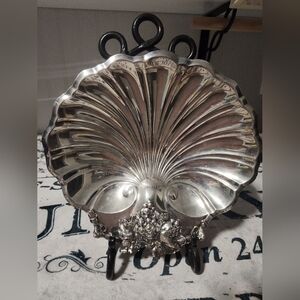 Reed & Barton Silver Plated Shell Design Footed Scalloped Serving Dish.